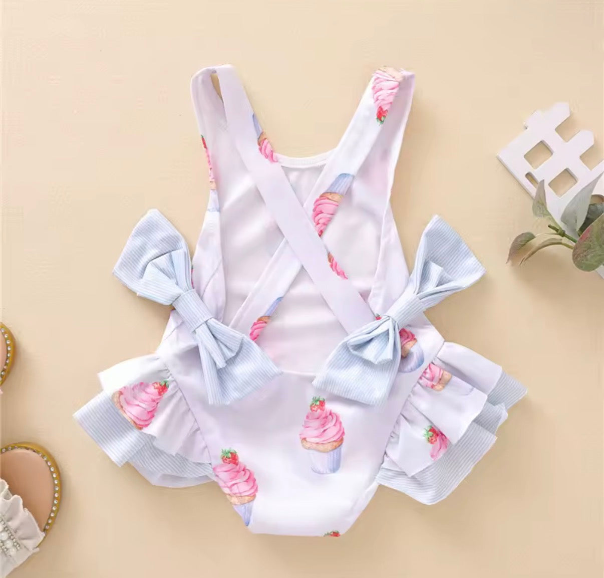 Girls cupcake bather