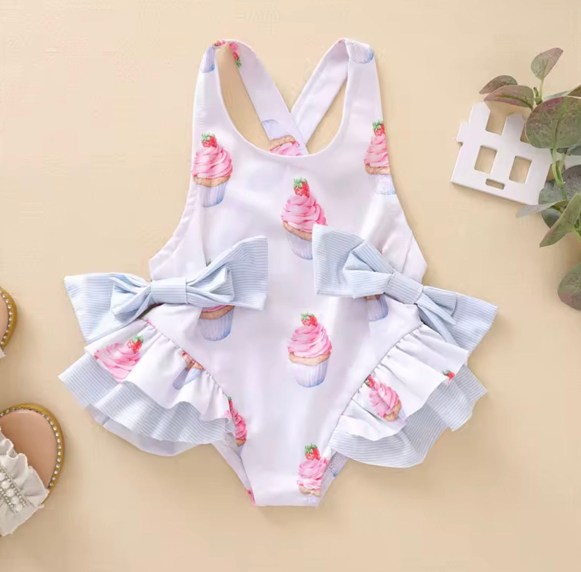 Girls cupcake bather